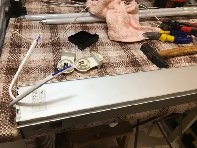 Корпус, патроны и проводка